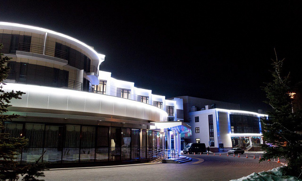 Архитектурная подсветка фасада молодежного центра "Волга"